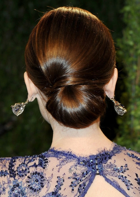 lily-collins-oscars-2013-hairstyle-back-bun1